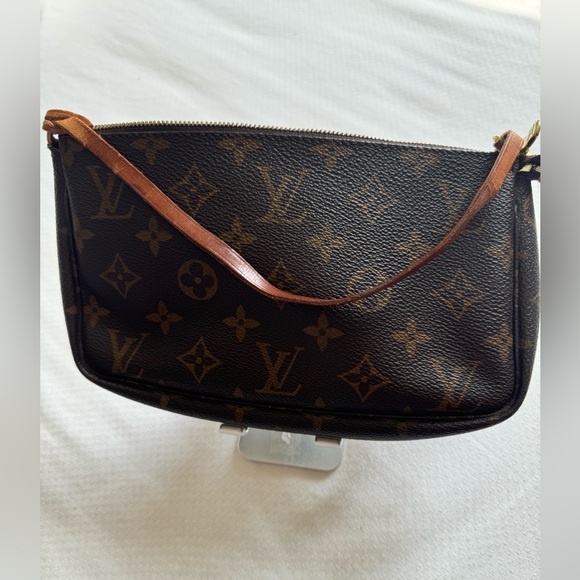 👩‍💼Louis Vuitton Pochette Accessoir - Picture 1 of 17
